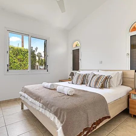 Villa Coral Bay Avenue By Vichy Holidays